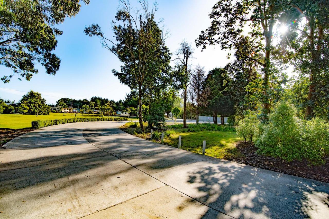 Beach Road Holiday Park Otatara Экстерьер фото