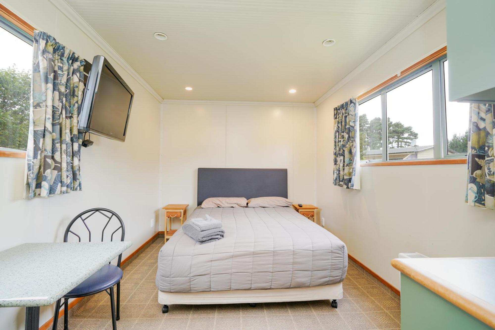 Beach Road Holiday Park Otatara Экстерьер фото